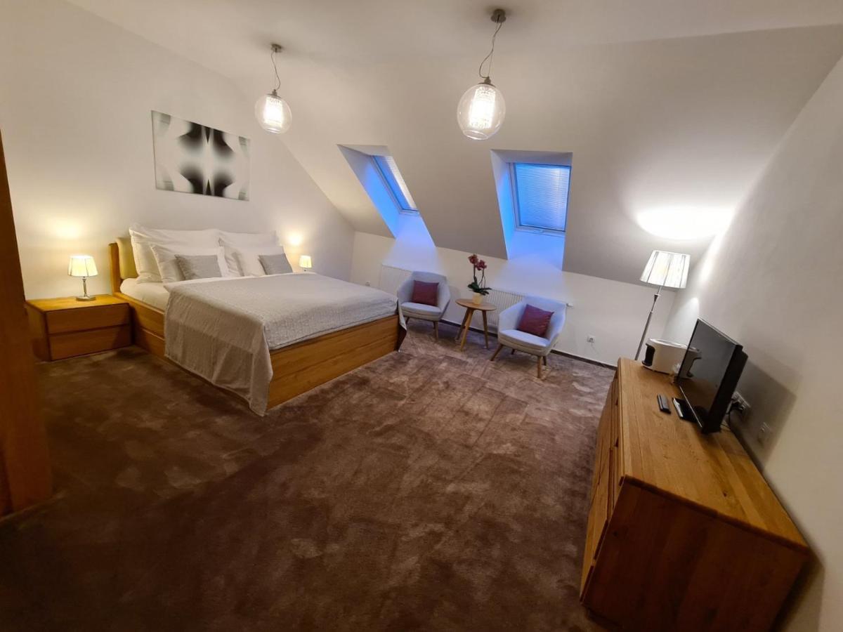 Penzion Na Sklepich Chrudim Exteriör bild
